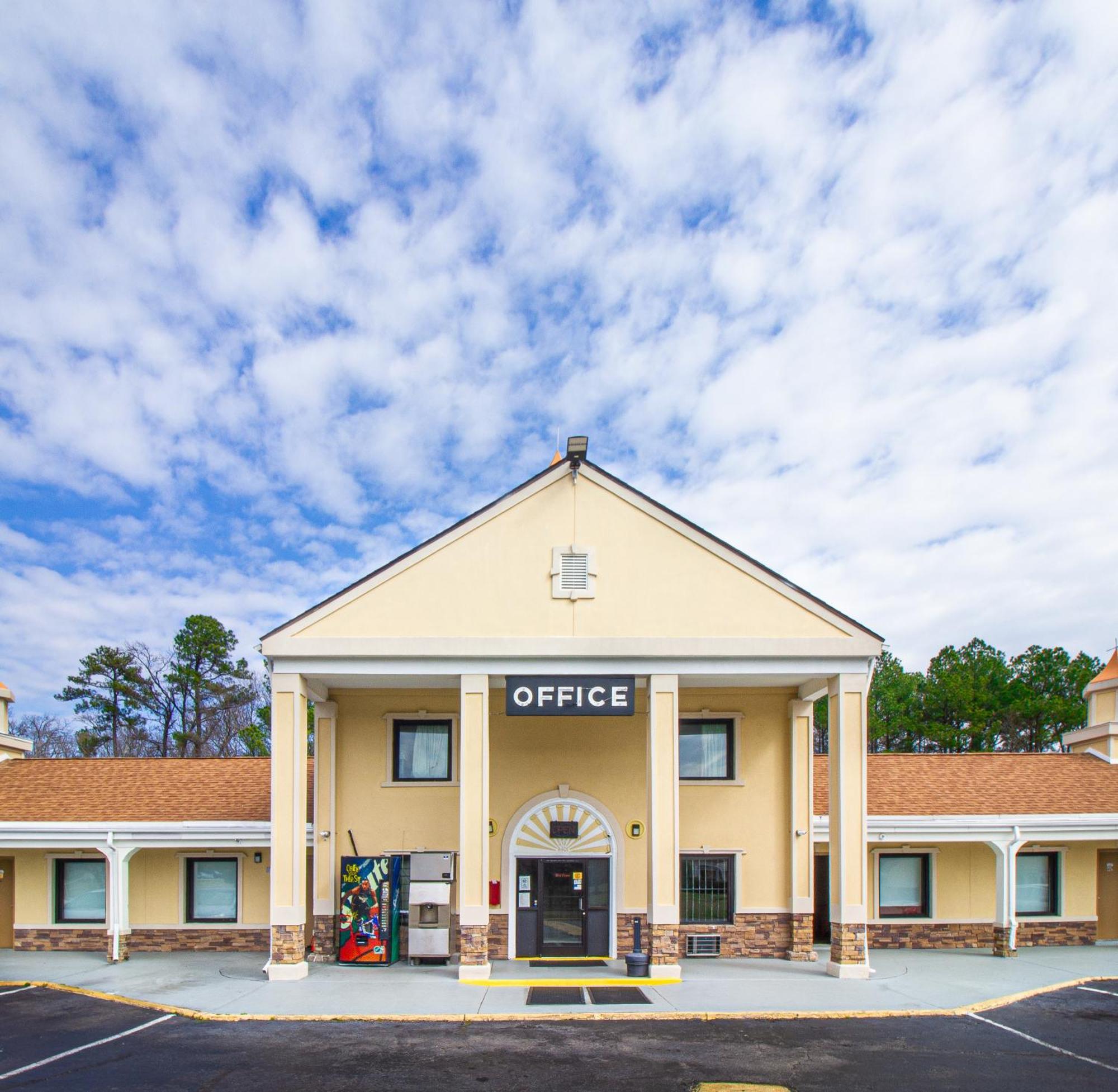 Whitehouse Richmond South Motel 2*